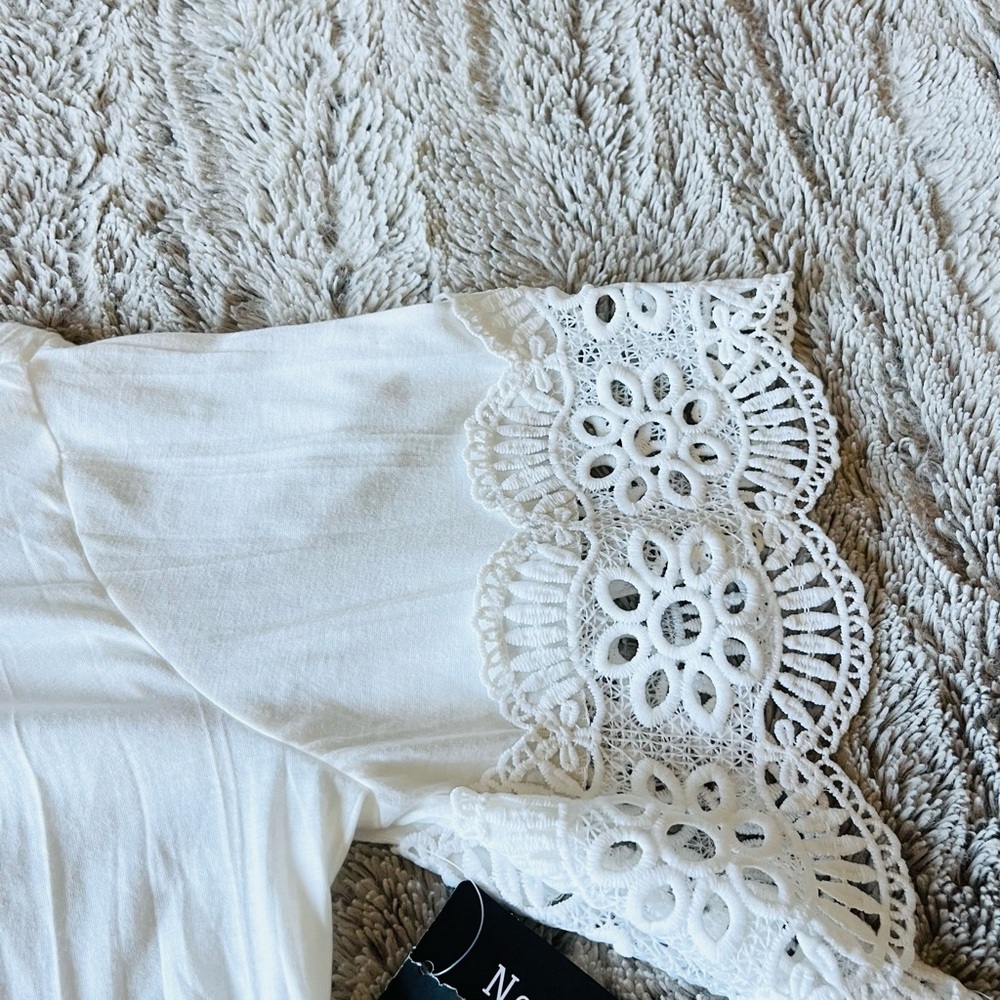 NWT! New York Laundry White Pleated Ruffled Blouse - Picture 3 of 7